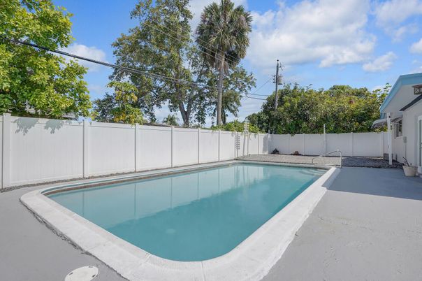 Exterior, Pool