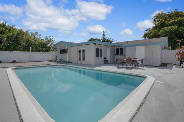 Exterior, Pool