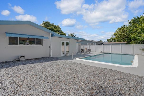 Exterior, Pool