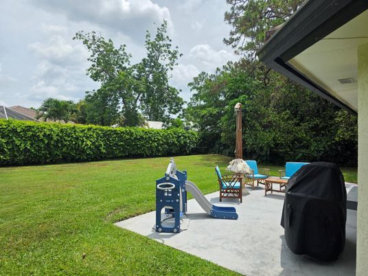 Backyard, Exterior, Facade, Ranch