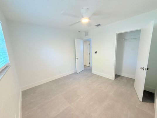 Empty room, Interior