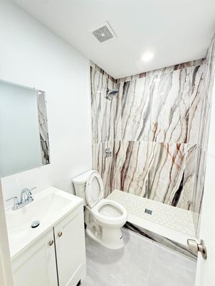 Bathroom, Interior, Recessed Lighting