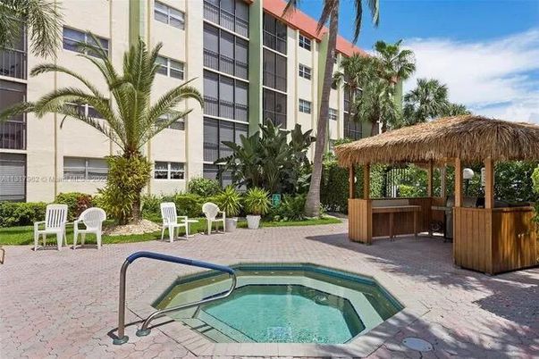 Exterior, Hot Tub, Pool