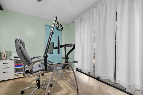 Home Office, Interior