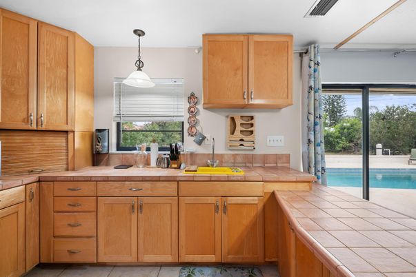 Interior, Kitchen, Pendant Lights, Tile Countertops