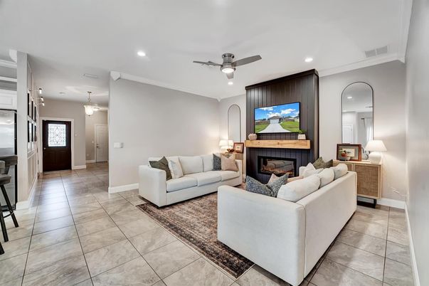 Fireplace, Interior, Living room, Pendant Lights, Recessed Lighting