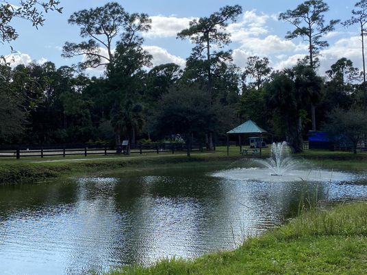 Exterior, Lake