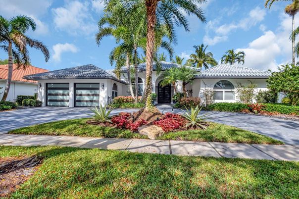 Attached, Exterior, Facade, Ranch