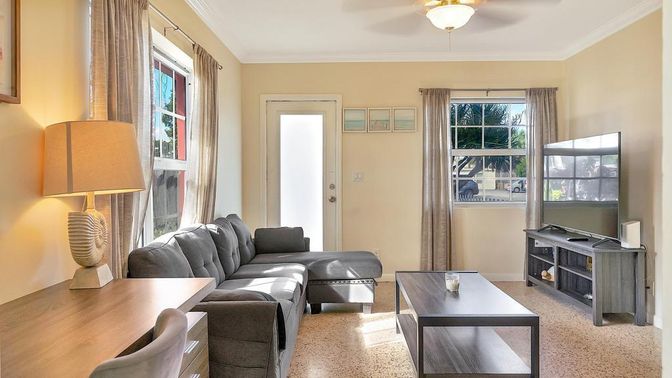 Home Office, Interior