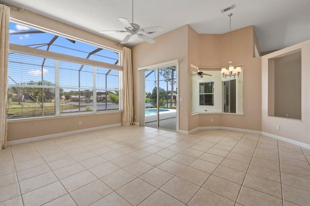 Chandelier, Empty room, Interior, Sun Room
