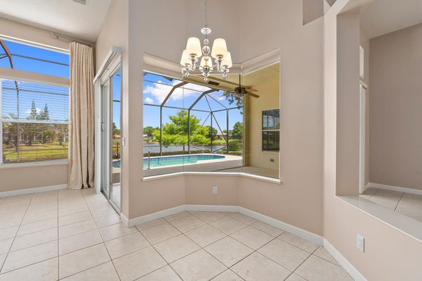 Chandelier, Empty room, Interior, Sun Room