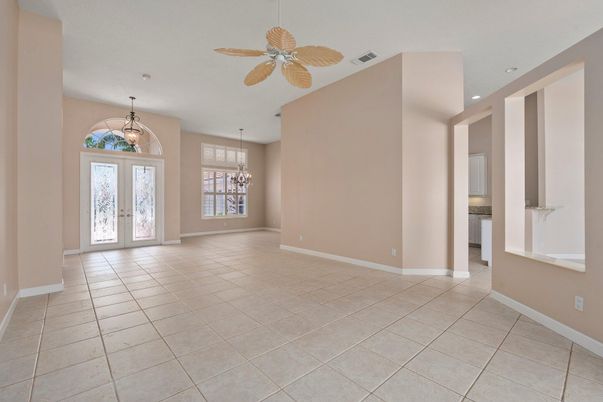 Chandelier, Empty room, Interior, Pendant Lights, Recessed Lighting