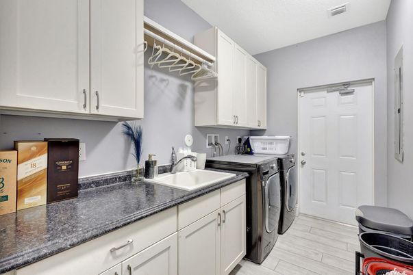 Interior, Washer, Wood Texture Flooring
