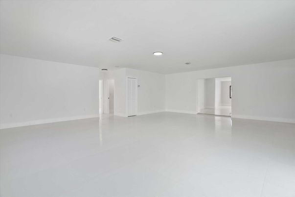 Empty room, Interior, Recessed Lighting