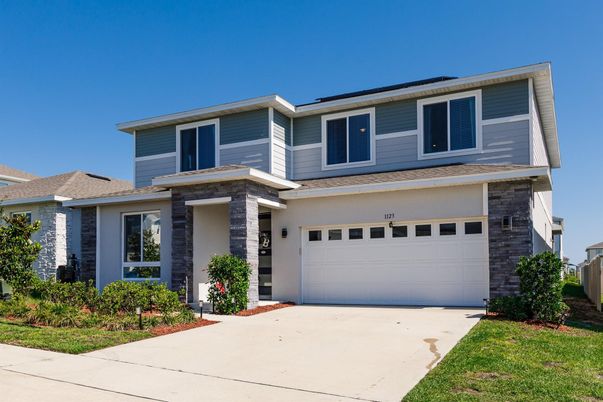 Attached, Exterior, Facade, American Craftsman