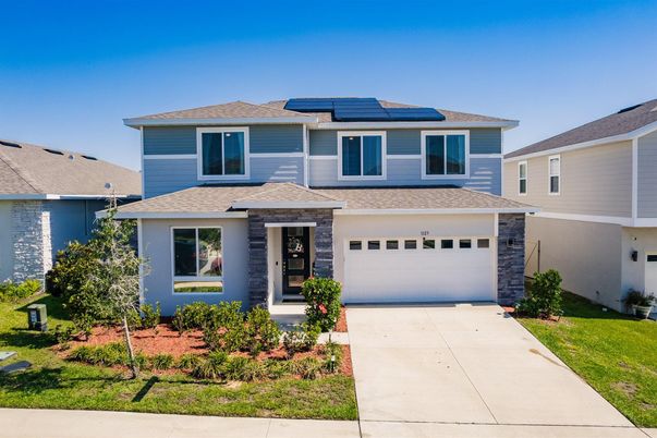Attached, Exterior, Facade, Solar Panels, American Foursquare