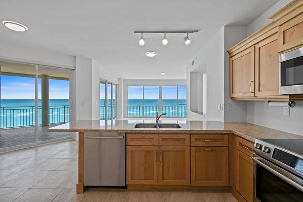 Interior, Kitchen, Recessed Lighting, Stainless Steel Appliances, Water