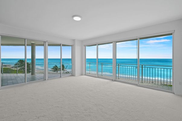 Empty room, Interior, Water