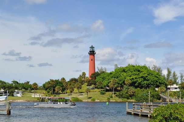 Exterior, Lake