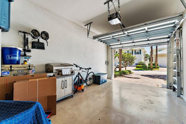 Garage, Interior
