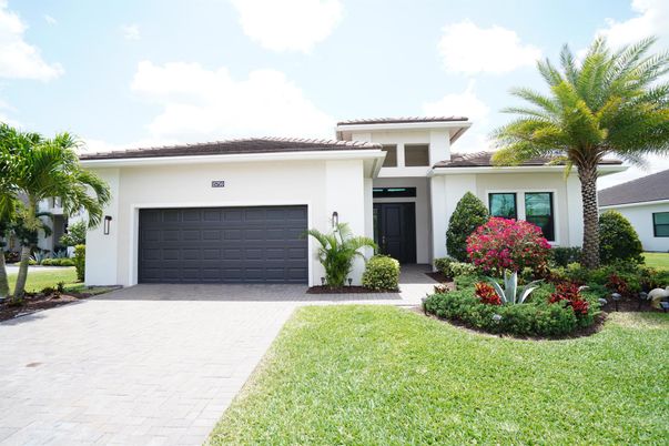 Attached, Exterior, Facade, Mediterranean