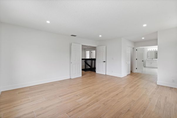 Empty room, Interior, Recessed Lighting, Wood Texture Flooring