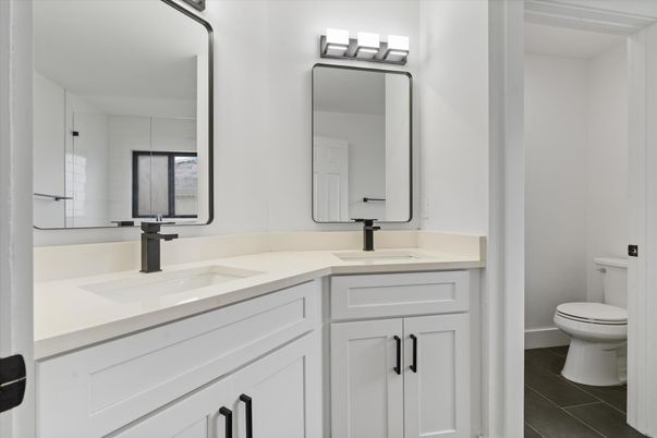 Bathroom, Dual Sink Vanities, Interior