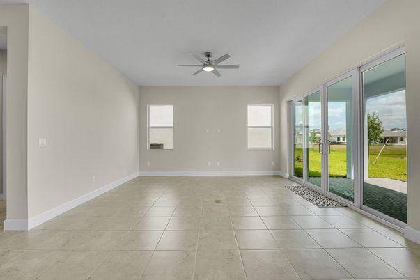 Empty room, Interior