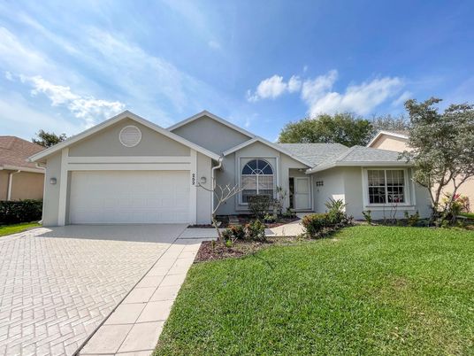 Attached, Exterior, Facade, Ranch