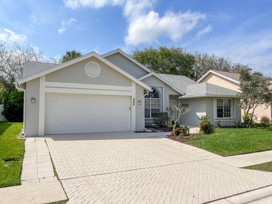Attached, Exterior, Facade, Ranch