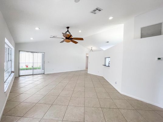 Empty room, Interior, Recessed Lighting
