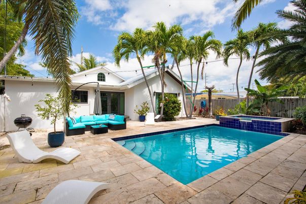Exterior, Pool