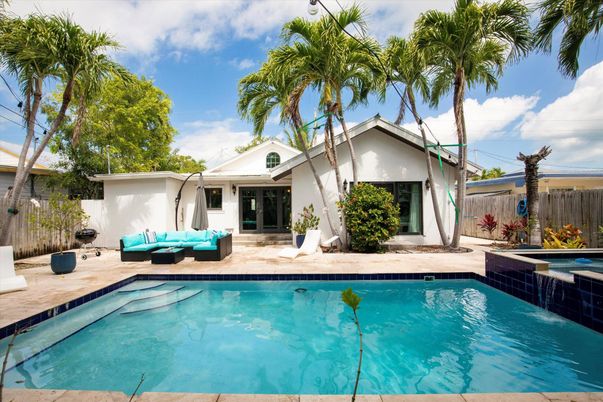 Exterior, Pool