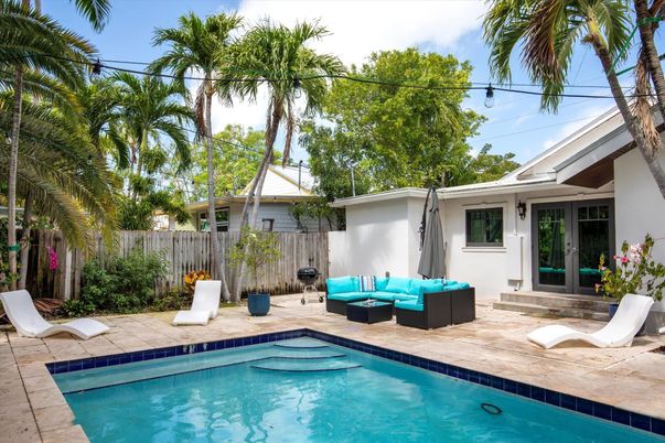 Exterior, Pool