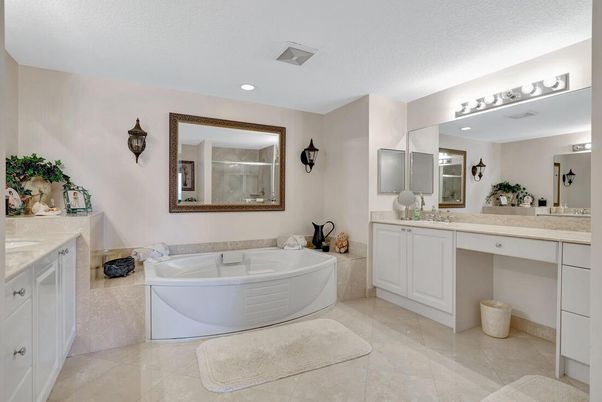 Bathroom, Dual Sink Vanities, Interior, Recessed Lighting