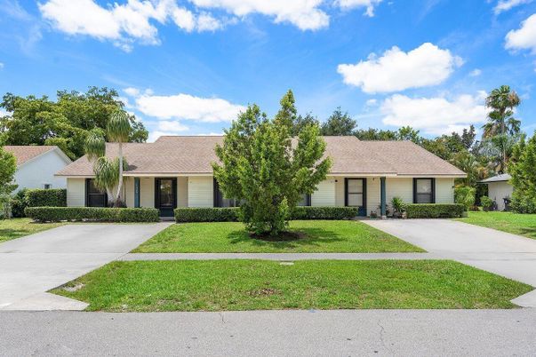 Backyard, Exterior, Facade, Ranch
