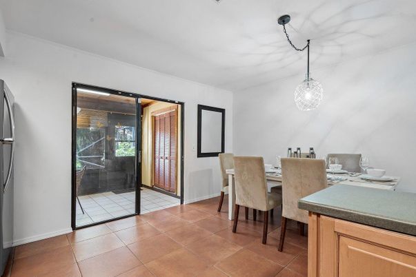 Dining room, Interior, Pendant Lights