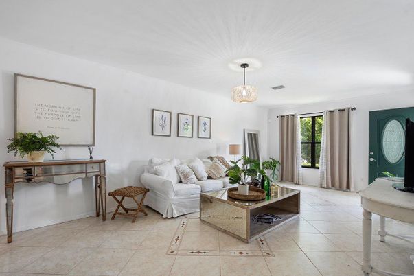 Interior, Living room, Pendant Lights
