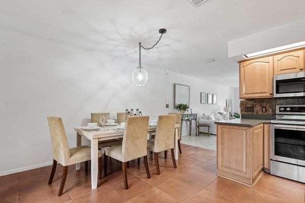 Dining room, Interior, Kitchen, Pendant Lights, Stainless Steel Appliances