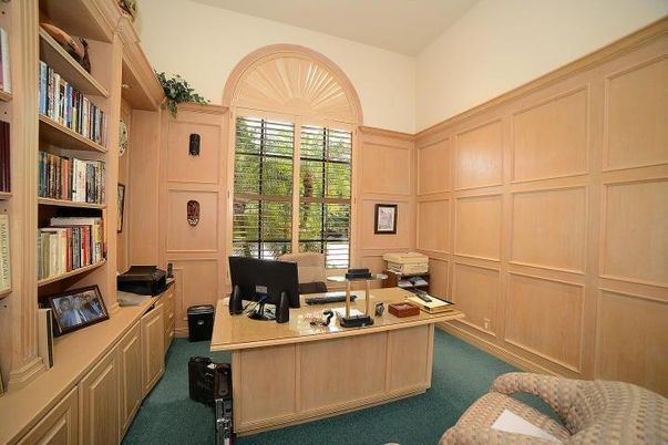 Home Office, Interior