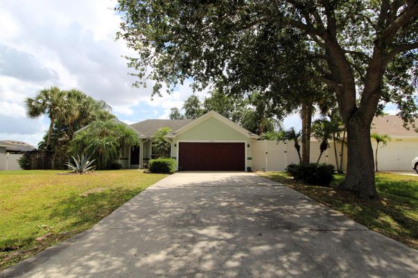 Attached, Backyard, Exterior, Facade, Ranch
