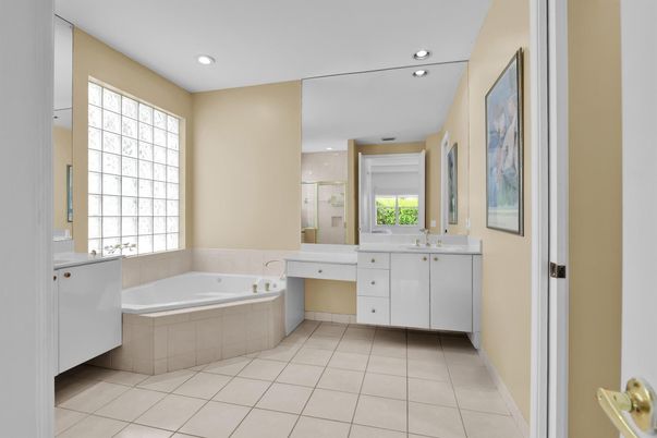 Bathroom, Dual Sink Vanities, Interior, Recessed Lighting