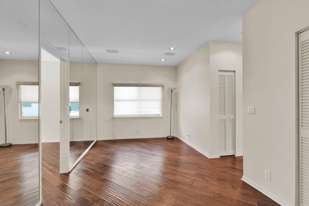 Empty room, Interior, Recessed Lighting, Wood Texture Flooring