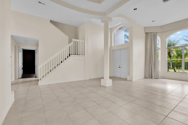 Empty room, Interior, Recessed Lighting