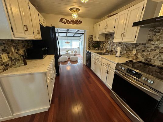Dining room, Interior, Kitchen, Stainless Steel Appliances, Wood Texture Flooring