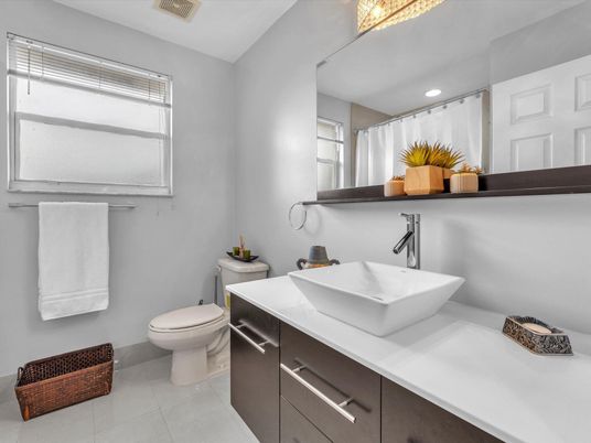 Bathroom, Interior, Recessed Lighting