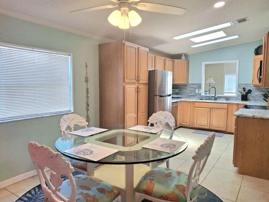 Dining room, Interior, Kitchen, Recessed Lighting