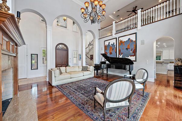 Chandelier, Interior, Living room, Piano, Recessed Lighting, Wood Texture Flooring