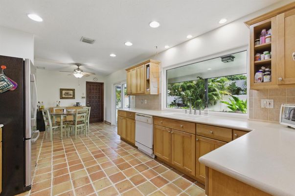 Dining room, Interior, Kitchen, Recessed Lighting