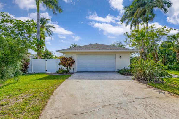 Detached Garage, Exterior